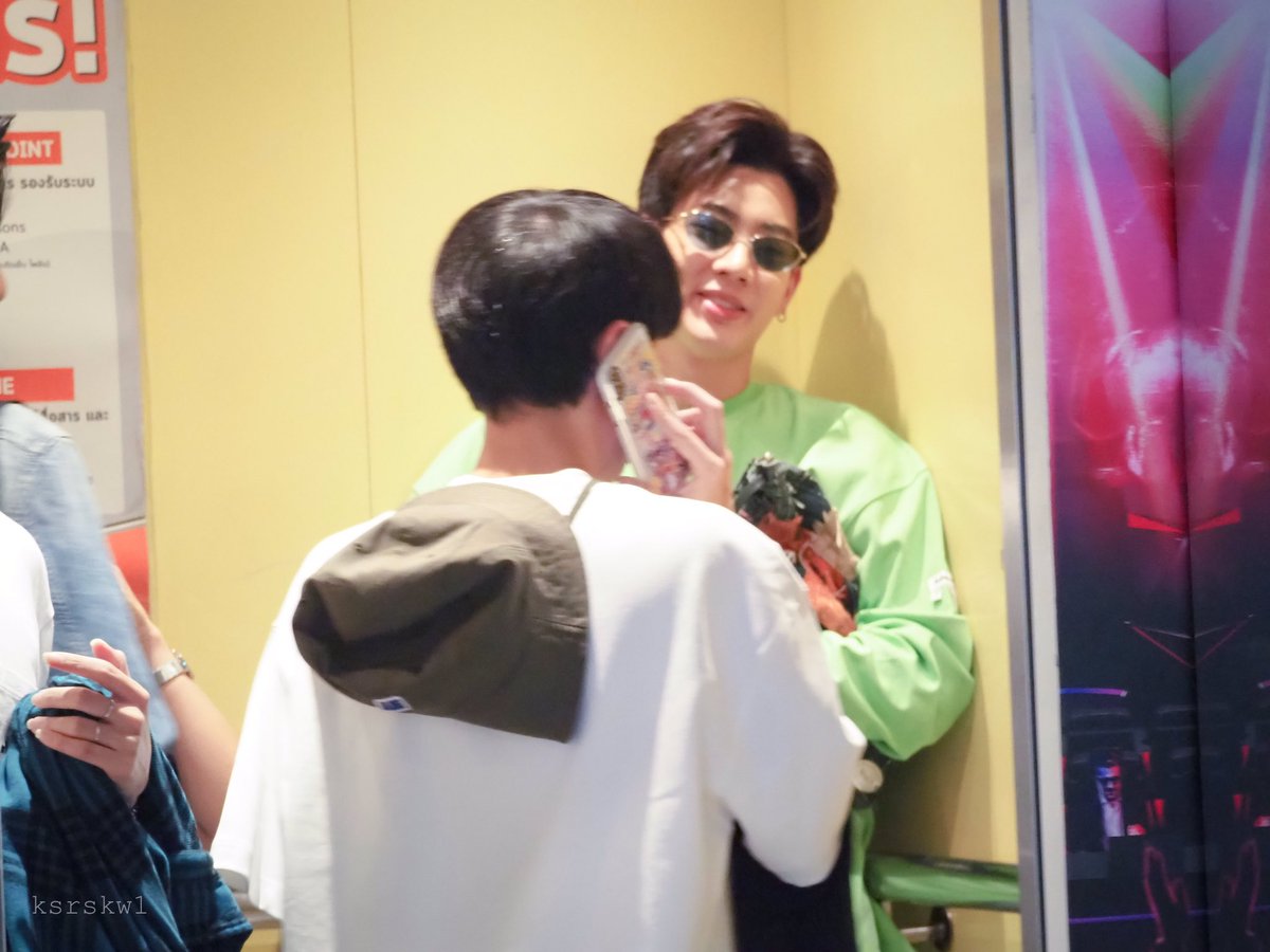 offgunmex's tweet photo. ¿Como describes este tipo de mirada?
Cher🍒
#offgunmx #offgun #ออฟก้น #offjumpol #gun_atthaphan #offgunisreal #offguncouple #BL #cuteboy #Raikantopeni https://t.co/K2WuxoBvVF