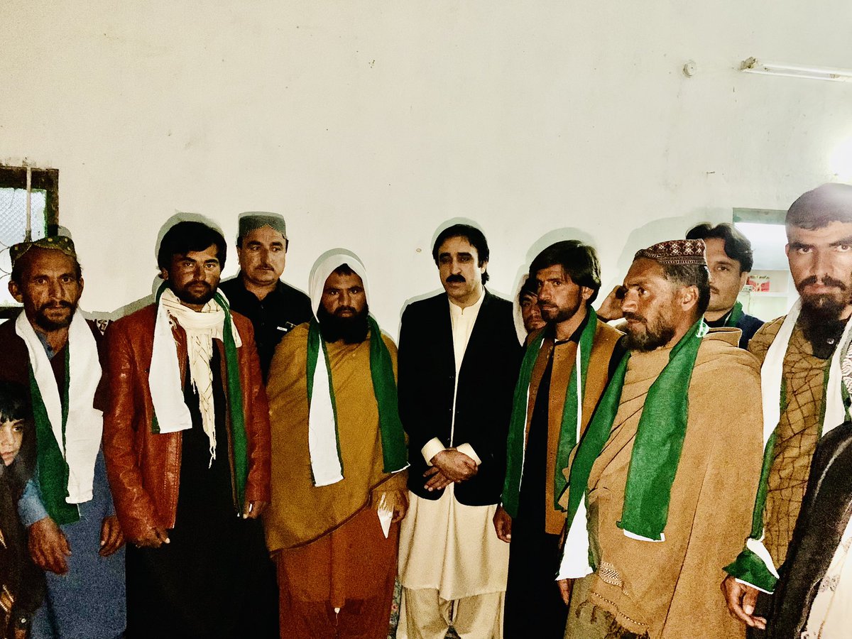 NaseebUllahdum2's tweet photo. زیارت رکن بلوچستان اسمبلی حاجی نورمحمد خان دومڑ صاحب کے قیادت میں جمیعت ف سے سینکڑوں افرادمستفعی ہوکر بلوچستان عوامی پارٹی میں شمولیت اختیار کی @Quddus_Bizenjo1 @BAPartyOfficial https://t.co/Vgo5EY6MvJ