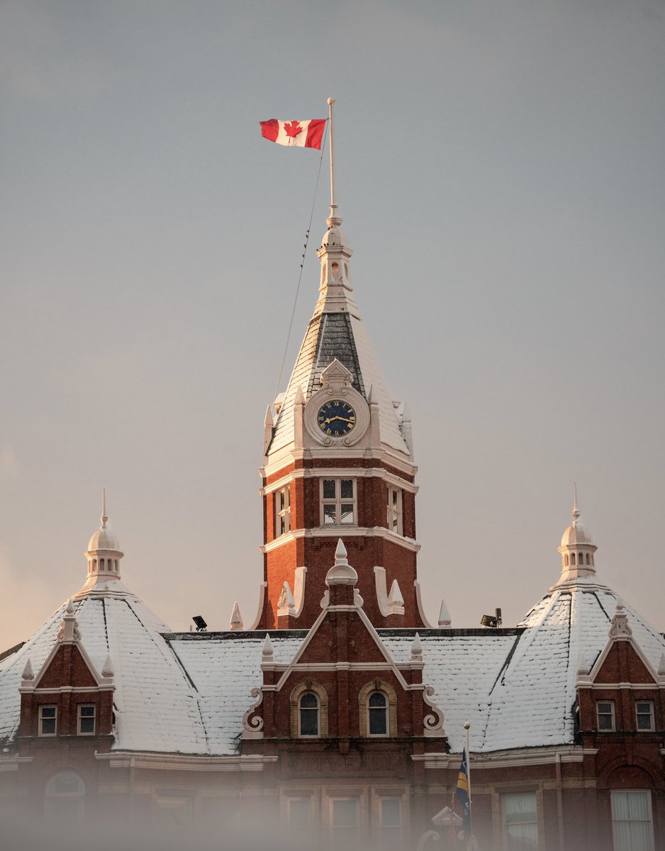 StratfordON's tweet photo. Stratford’s first snowfall ❄️

📸: @dkleasa https://t.co/i6wgpifcTv
