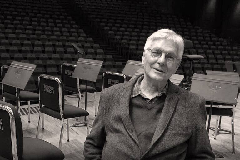 CulturaUNAM's tweet photo. El compositor Mario Lavista estaba convencido de que la música tiene el poder de llegar al mundo de los muertos y que éstos probablemente escuchan. Que la música lo acompañe en su eterno descanso. Que su música nos siga emocionando. Lamentamos su partida. 🖤🎶 https://t.co/EoDSya3lSY