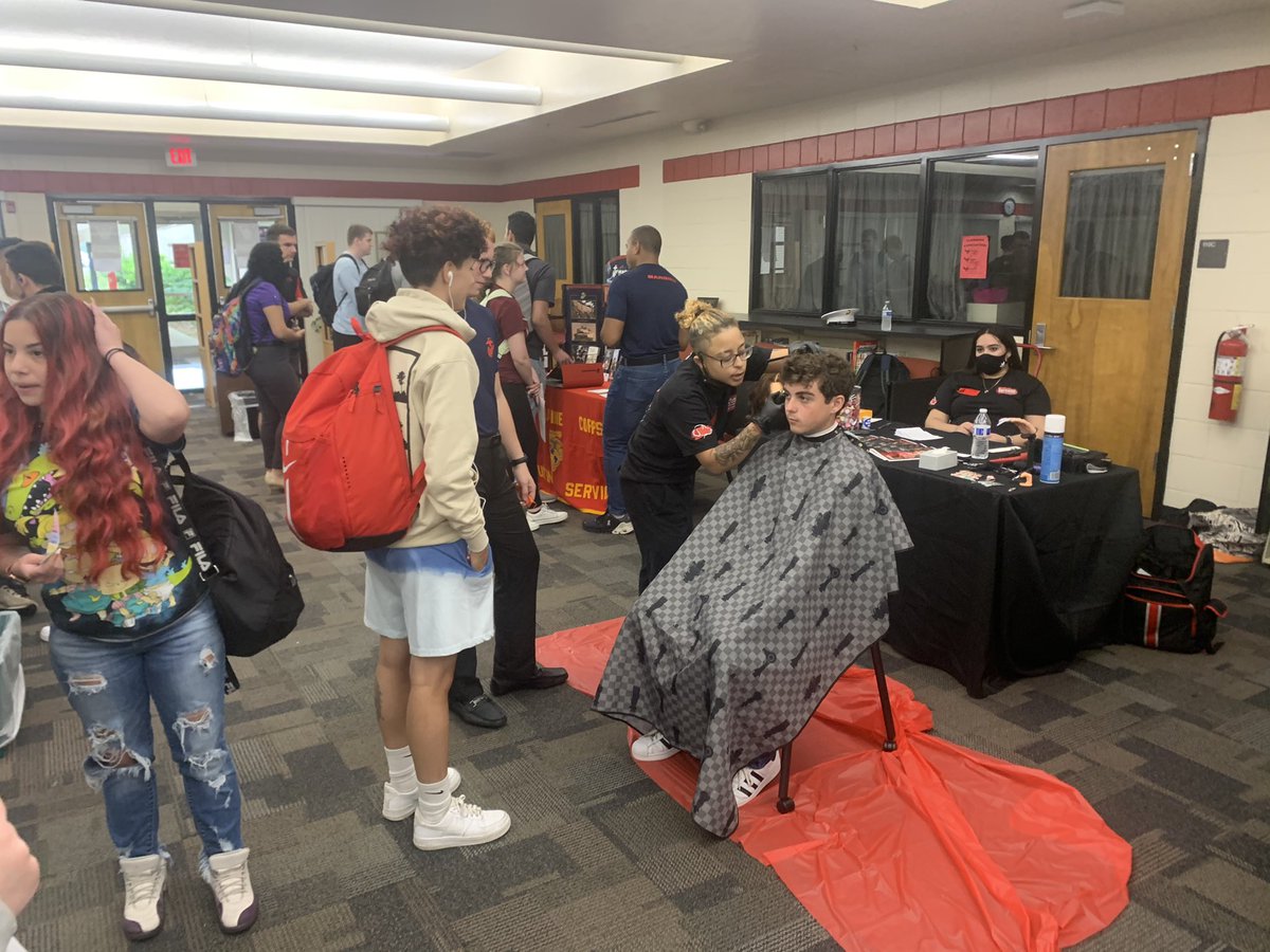 bdaleguidance's tweet photo. College App Day in full swing at Bdale!
Demos happening! #programshowcase
@BloomingdaleSHS @DNatefrancis https://t.co/VsTCasI50J