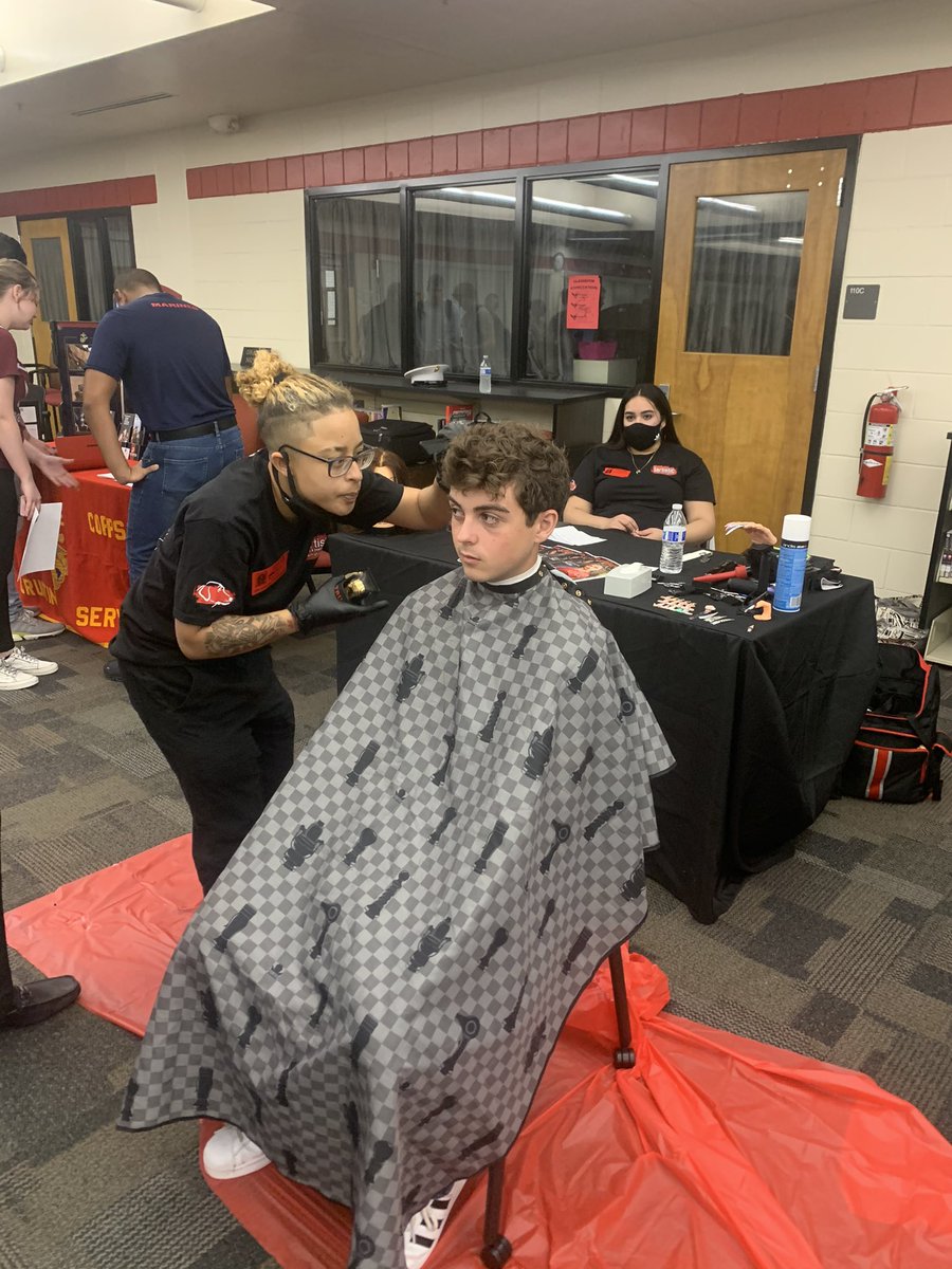 bdaleguidance's tweet photo. College App Day in full swing at Bdale!
Demos happening! #programshowcase
@BloomingdaleSHS @DNatefrancis https://t.co/VsTCasI50J