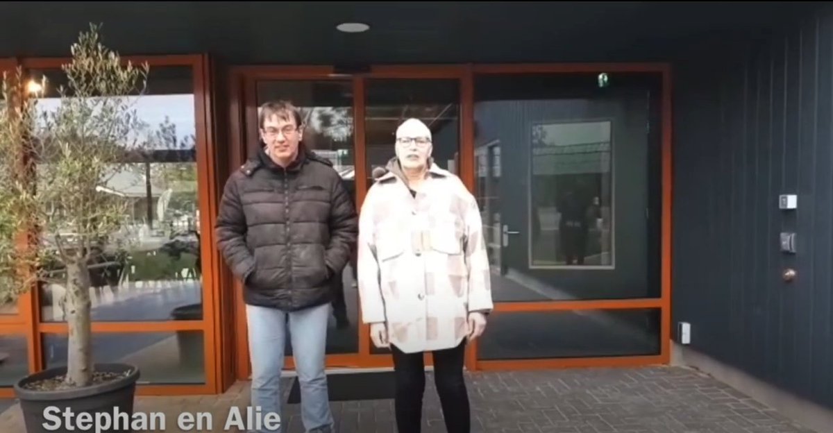 We kregen een rondleiding van Stephan bij het Trefpunt. Daar kun je gezellig wat drinken☕️ en een hapje eten🍴. Benieuwd hoe dat er uit ziet? 
Ook is het herfst🍂🍄, heb jij ook zin om een mooi herfststukje te maken? Dit en meer zie je in Binnen Alliade: bit.ly/3qlChOP