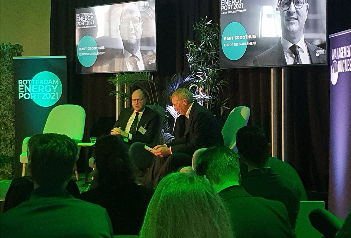 "In alle Europese landen zijn aandelen in #electrolyzer bedrijven gedaald, behalve in Duitsland. Dat komt omdat de overheid daar regie heeft genomen richting de waterstofeconomie. Dat hebben we hier in NL ook nodig." <a href="/bartgroothuis/">Bart Groothuis</a> <a href="/EPinNL/">Europees Parlement (Archived)</a> #EnergyPort <a href="/deltalinqs/">Deltalinqs</a> <a href="/HavenRotterdam/">Havenbedrijf R'dam</a>