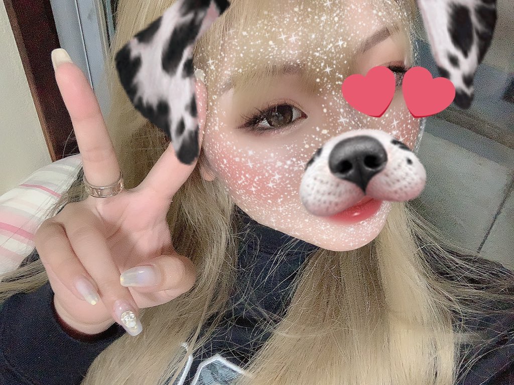 Phi_naa's tweet photo. ２０歳なりました!
酒もタバコも合法やさかい！
おめでとう待ってます💙 https://t.co/4gAzE3cxO1