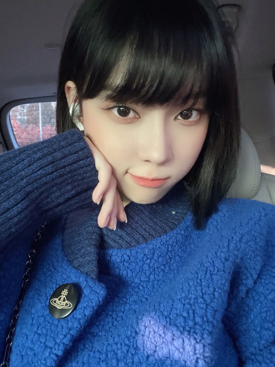 hourlykwinter's tweet photo. #WINTER #윈터 https://t.co/Tt2KvlWB30
