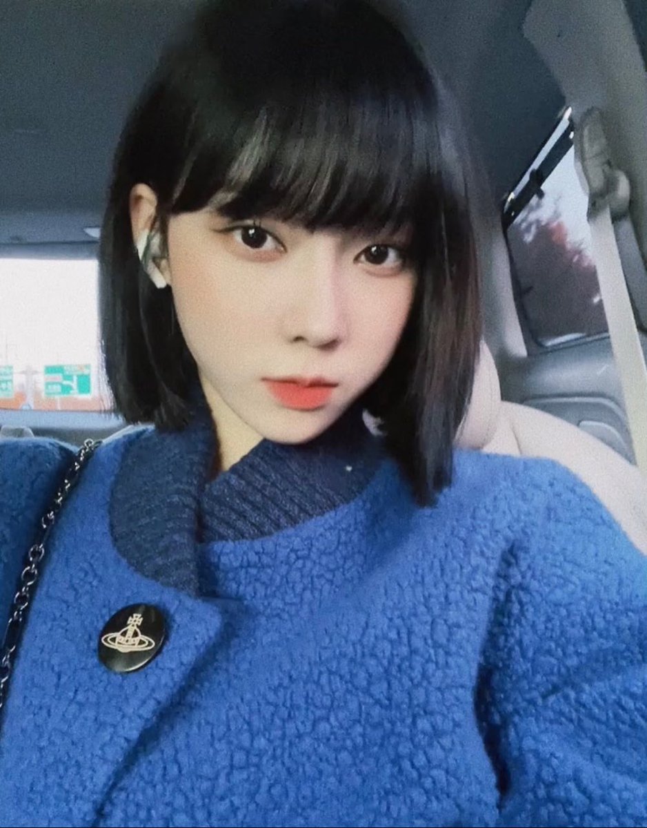 hourlykwinter's tweet photo. #WINTER #윈터 https://t.co/Tt2KvlWB30