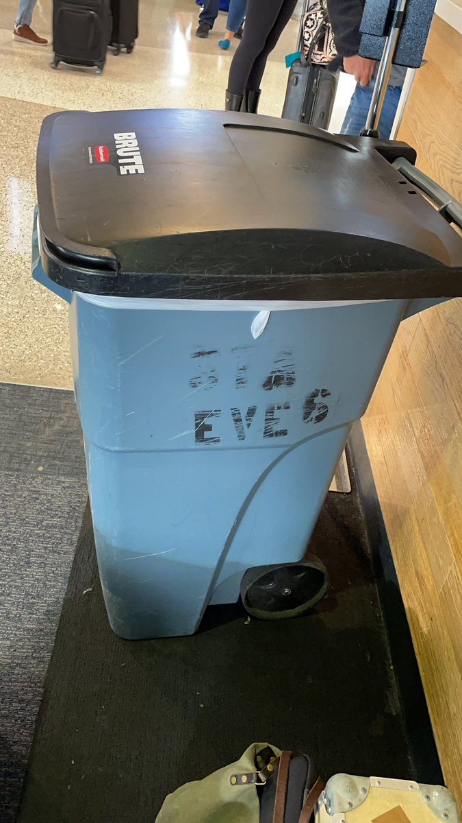 spotted some @Eve6 merch at LAX