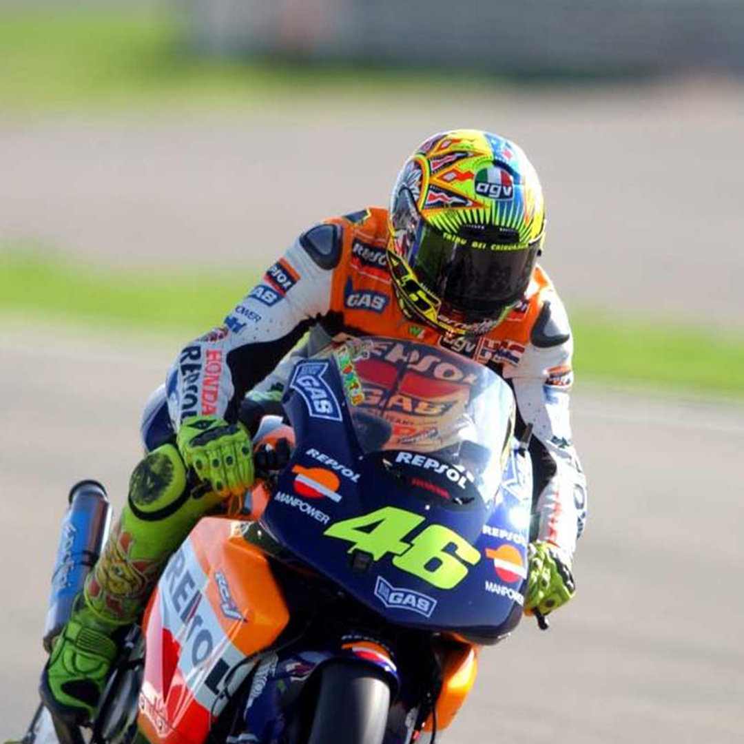 AGVHelmets's tweet photo. It was with an AGV X-Vent on, that @ValeYellow46 grew from being a young talent to the true champion we all know. 

Many legendary liveries were painted on the X-Vent, such as Mugello ‘99, 250cc World title, Mugello ‘02 and the rainbow of the first MotoGP title.

#AGVhelmets https://t.co/ycXT3lnqTO