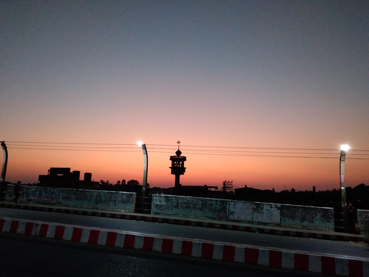 _iamTanvir's tweet photo. One of the best shots ever. 
#Latedusk
Red boundary tells you to return home.
#PicOfTheDay 
#nature 
#shotbyphone 
#riverside https://t.co/3D5I7x7l66