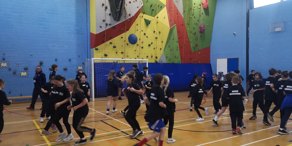 MrCox_PE's tweet photo. Poole Primary Leadership Academy @poole_high brilliant day for all the leaders and Bronze Ambassadors #educationwithcharacter #leadyourgeneration thanks to Mrs Wilkins and the brilliant leaders @poolehighsport #PHSpassion https://t.co/zjYNAs5QCW