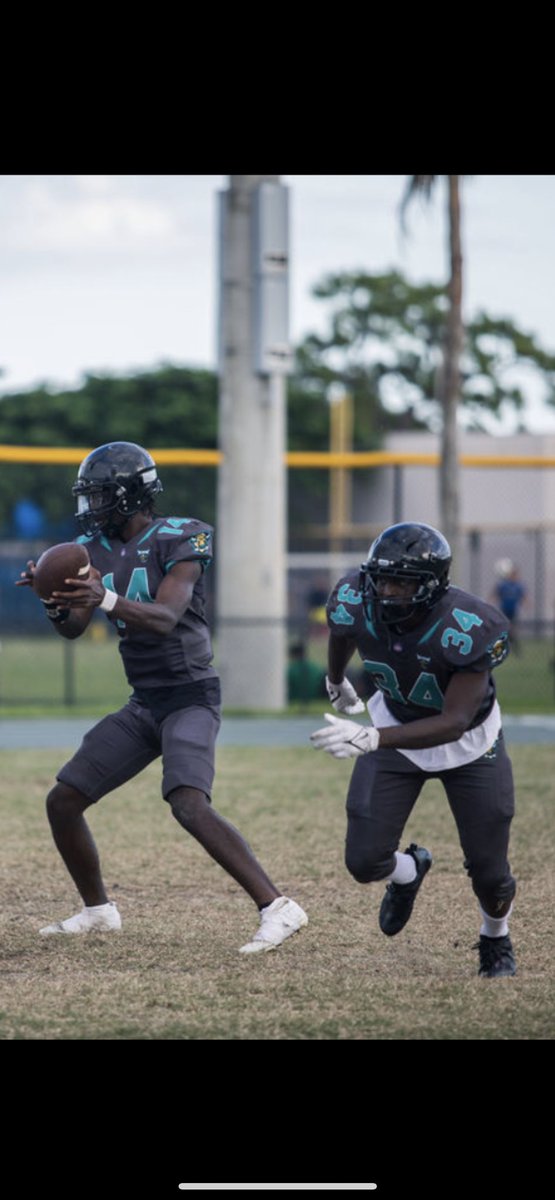MalachiPresley's tweet photo. 6’1   215 
290 Bench 
2.9 GPA 
D1 Qualifier 
MTI Prep Gainesville 
 @CoachMarshall  @CoachC_Foster @ChrisChambers84 @Coach_BSamuels 
@coachmikehayde @CoachWilk04 

Highschool Film 

https://t.co/EBnvscONgn https://t.co/hsAVBPIsS5