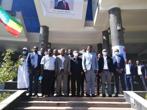ChinaEmbAddis's tweet photo. On Nov. 2, accompanied by President Shimeles of Oromia, Amb. Zhao visited the site of Geda Special Economic Zone, and Tsade-Dildima Primary School. Amb. Zhao also visited Chinese companies in Adama Industrial Park. Bravo to the relations between the two countries and peoples！ https://t.co/XPUPRFbW0Q