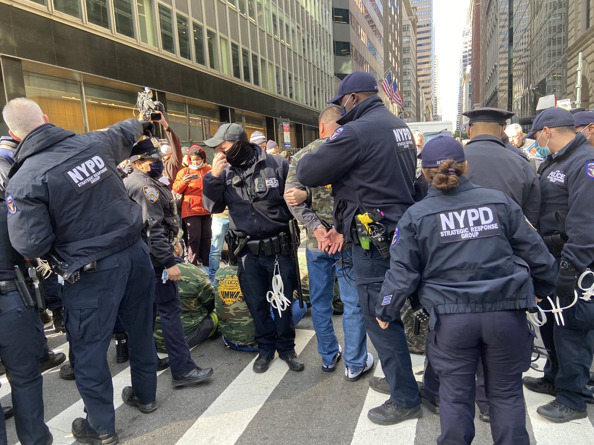 KalinaNewman's tweet photo. All six @MineWorkers who refused to leave the streets outside of BlackRock, the largest equity firm with a stake in @WarriorMetCoal where workers have been on strike for 8 months now, have been arrested by NYPD. #MinersAgainstBlackRock https://t.co/0KLTpCn6D7