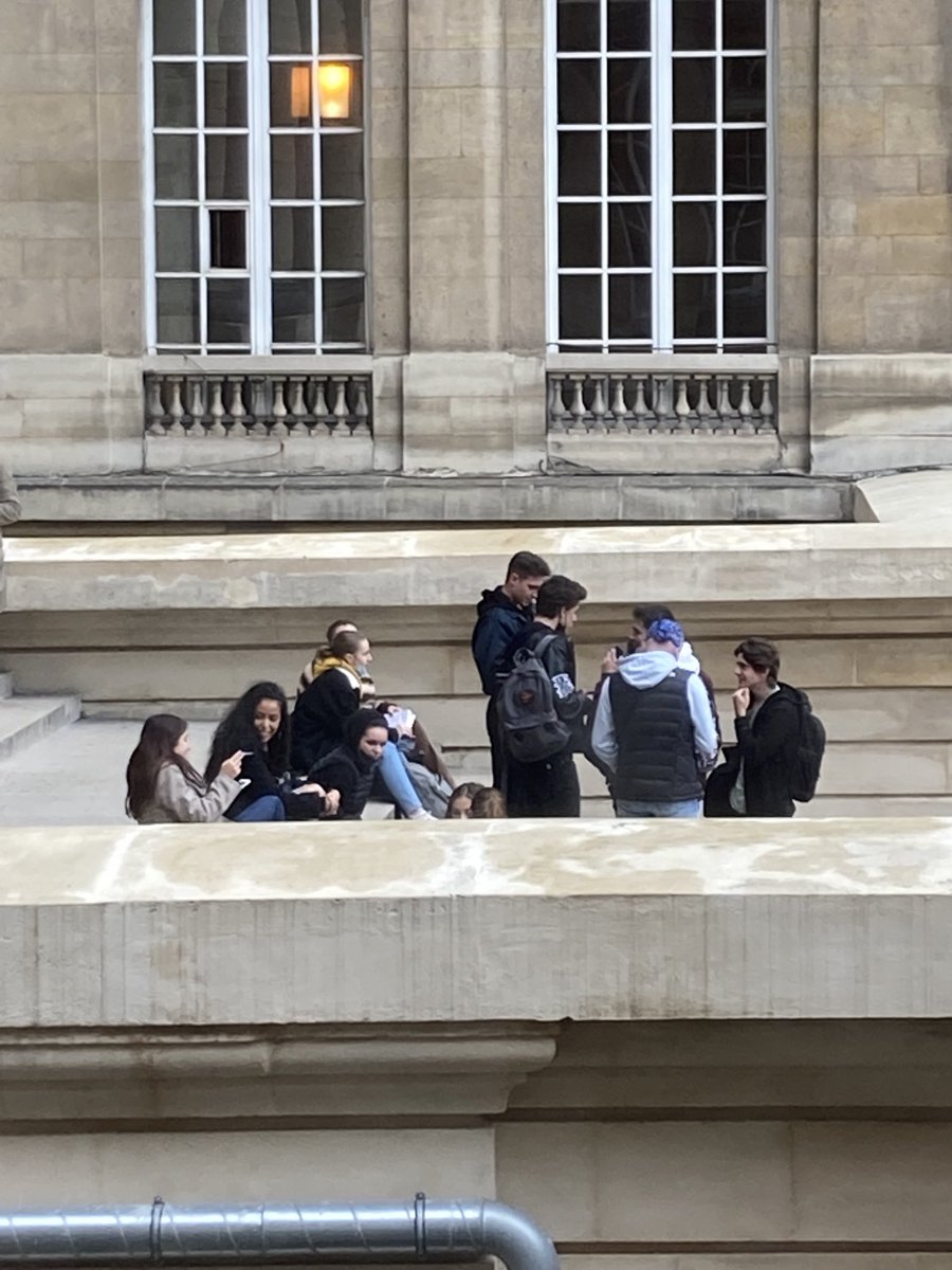 karine_dessale's tweet photo. About today…
Une journée bien remplie pour les #EFJ1 @EFJ_Officiel au #Palaisdejustice #13novembre #MireilleKnoll
#reportage #interviews #journalistes de @Francetele @derspiegel @lemondefr #ilovemyjob #goodjournalism #learning #teaching https://t.co/EAu47cyQE0