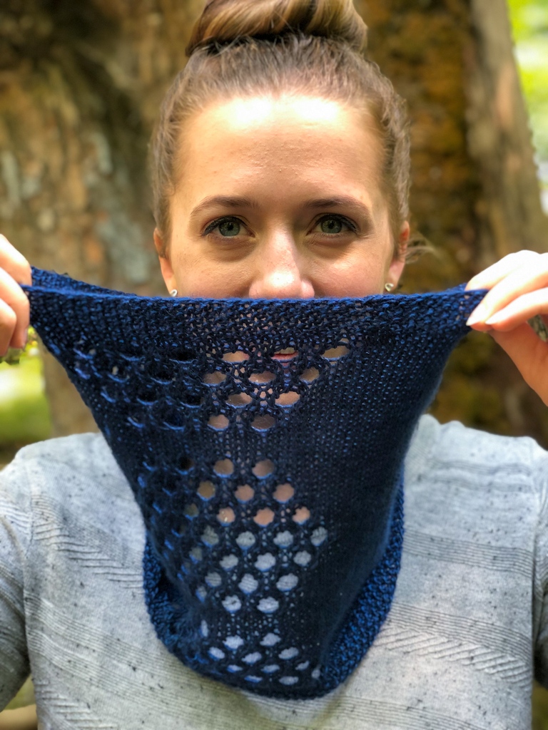 MegDGonzalez's tweet photo. 🚨 New Pattern Alert (&amp; BIG Sale) - Queen Bee Cowl 🚨

These lacy honeycombs are the heart of the QBC. Worked on half of the cowl, it creates a beautiful effect and works up fast! 

Get 20% off all Queen Bee patterns now through this weekend only! 

https://t.co/sjFE3Ih7be https://t.co/IFzhWpdQiN