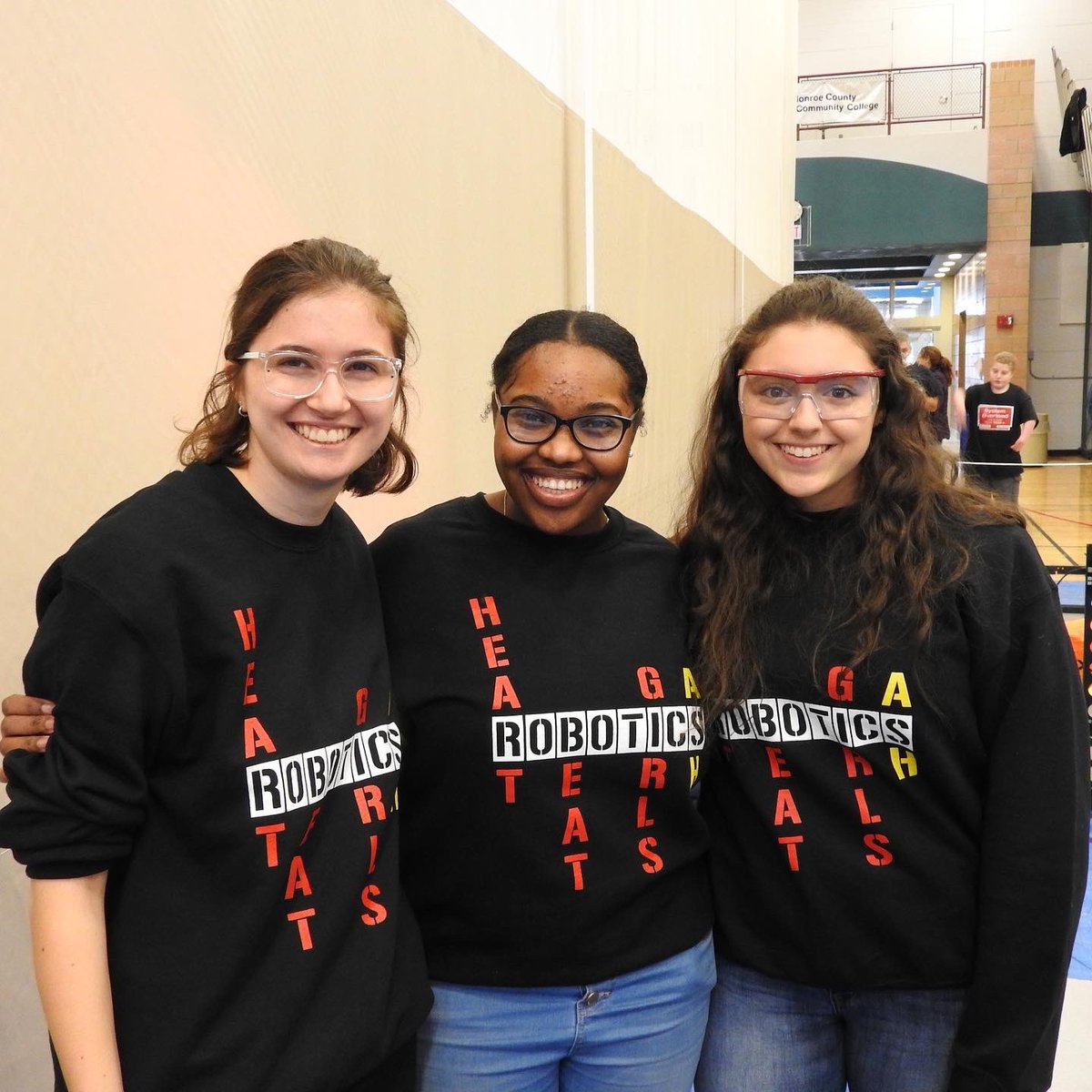 SacredHeartMI's tweet image. Sacred Heart students learn problem solving, teamwork, coding &amp;amp; more through #robotics. In the Upper School students build @vexrobotics, learn #RobotC language to interface &amp;amp; develop code. This boosts math &amp;amp; science scores, develops perseverance &amp;amp; patience. #ASHDifference. 💻 🦾