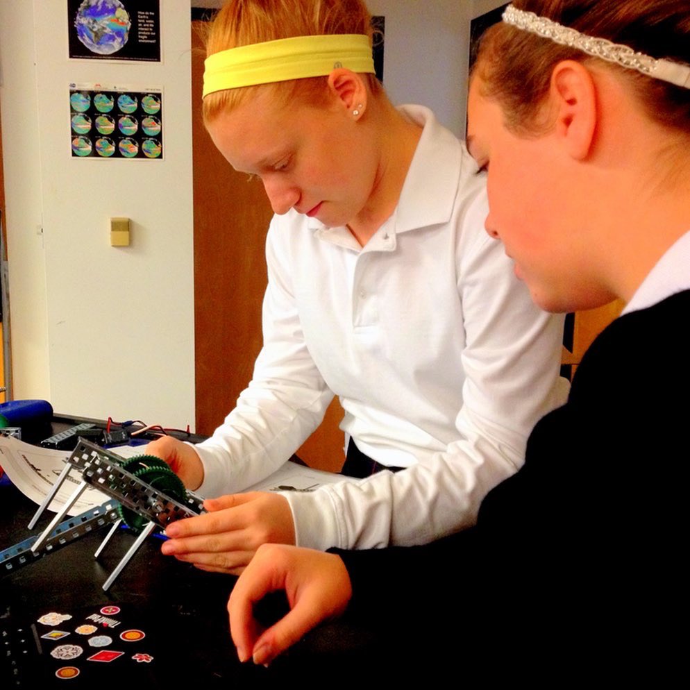 SacredHeartMI's tweet image. Sacred Heart students learn problem solving, teamwork, coding &amp;amp; more through #robotics. In the Upper School students build @vexrobotics, learn #RobotC language to interface &amp;amp; develop code. This boosts math &amp;amp; science scores, develops perseverance &amp;amp; patience. #ASHDifference. 💻 🦾