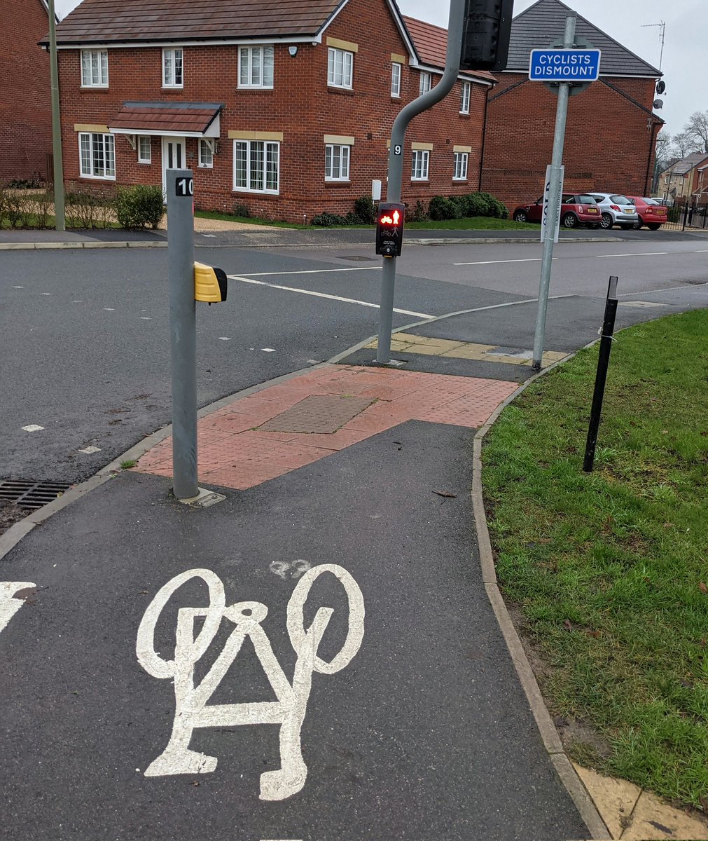 claydenizen's tweet photo. White paint bike symbols as a warning... The sad reality of much cycling 'provision' in UK is that it's mostly advisable & safer to deliberately avoid any lane with the painted bike symbol. Keep hoping for change. LTN1/20. #magicpaint #Oxfordshire https://t.co/bTjDDOl9gx