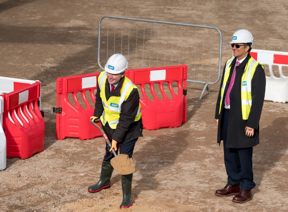 UHD_NHS's tweet photo. Yesterday we had the great pleasure of starting the construction of #BEACHbuild on our RBH site. It really was a 'ground breaking' day in many ways as you can read here: https://t.co/Brgcvbxav9
https://t.co/u0p04QXczM @WeAreMcAlpine @VCUK_Building https://t.co/ZBspziXqg7