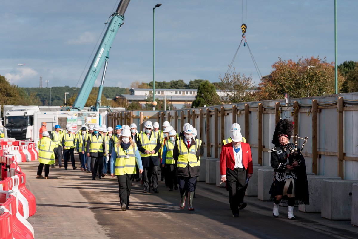 UHD_NHS's tweet photo. Yesterday we had the great pleasure of starting the construction of #BEACHbuild on our RBH site. It really was a 'ground breaking' day in many ways as you can read here: https://t.co/Brgcvbxav9
https://t.co/u0p04QXczM @WeAreMcAlpine @VCUK_Building https://t.co/ZBspziXqg7