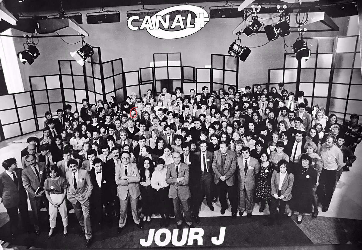 rogerzabel's tweet photo. 4 novembre 1984. Pouvez pas me louper, je suis derrière #JacquesBal devant @LouisBurgat et #EricGilbert Grosse bise à @pierrelescure notre guide. #levraiCanalPlus https://t.co/QrdHNzrtGX