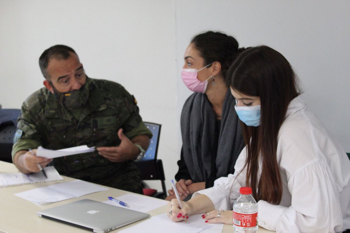 En la @universidadeuropea el pasado miércoles se celebró la Crisis del Congreso, organizada por AEDRI 🔳 Los estudiantes trataron de resolver una crisis internacionales con la ayuda del Ejército de Tierra de Unidades en Valencia 🇪🇸