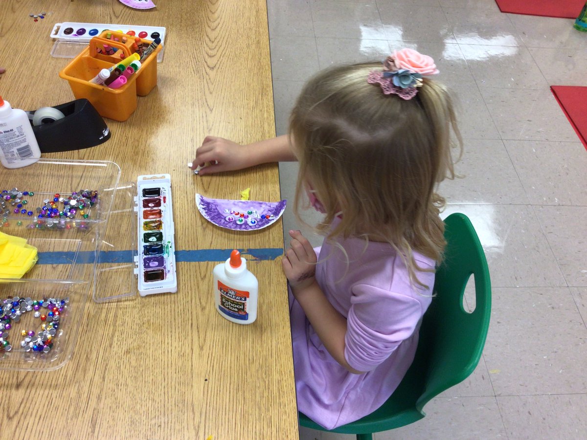 MrsProbstPreK's tweet photo. Happy Diwali! Thank you to our own Mrs. M for sharing all about this special day with us! #FestivalOfLights #dg58pride @IndianTrailDG58 https://t.co/wo6T6aUEJF