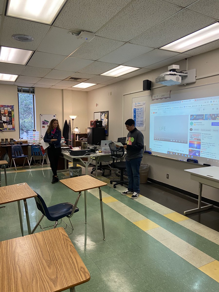 elbScience's tweet image. Aprendiendo sobre ingeniería con Anabella Acosta, VP en Ericsson. Ella es parte de nuestra comunidad en West Wood Junior High y está compartiendo sus experiencias en el area de ingeniería @RISDTnLScience @TnLAlwaysHere #WWJHEsTalks