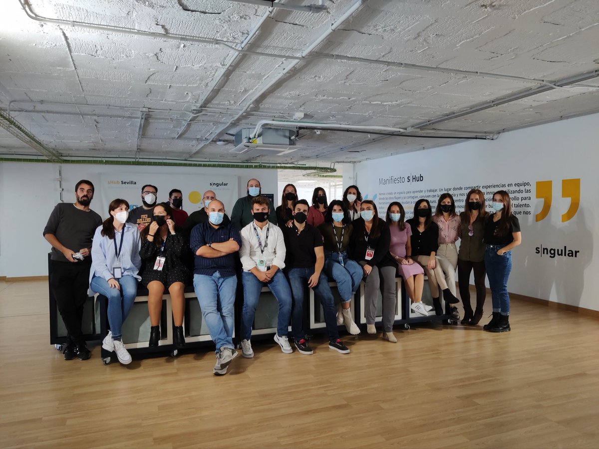 alvarome87's tweet photo. Día TOP en la oficina de Sngular Sevilla hoy! @sngular #sngular #sngularrocks @luismesalas @AlvaroOlmo @Inmardvz @amayalasa @anacanbar @marbaemar @rmallenjulvez y muchos más! 💪🏼😍 https://t.co/iJDPHPDqYb