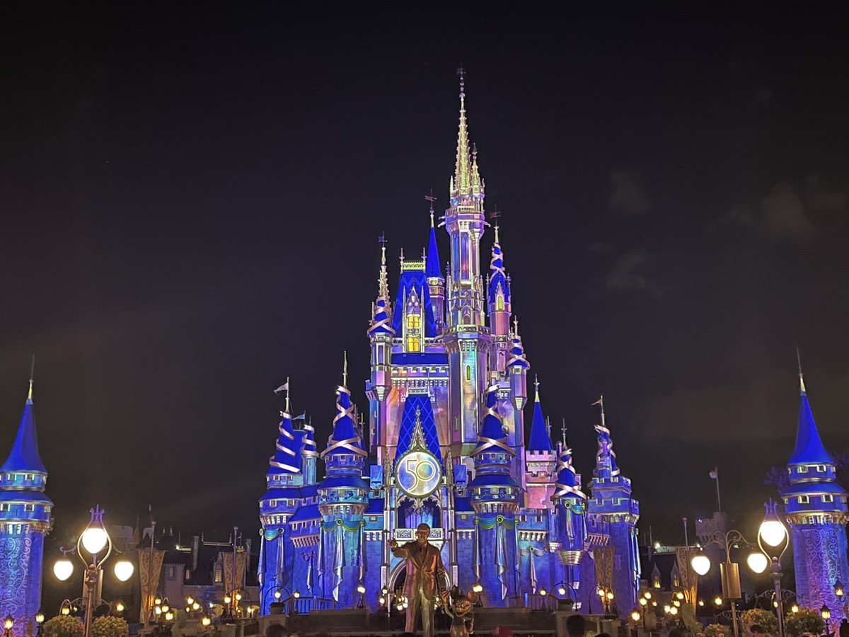 cdnmousetrips's tweet photo. Had amazing time at the #earmarkedsummit learned so much to help make your vacations magical https://t.co/cGXXTK2rYT