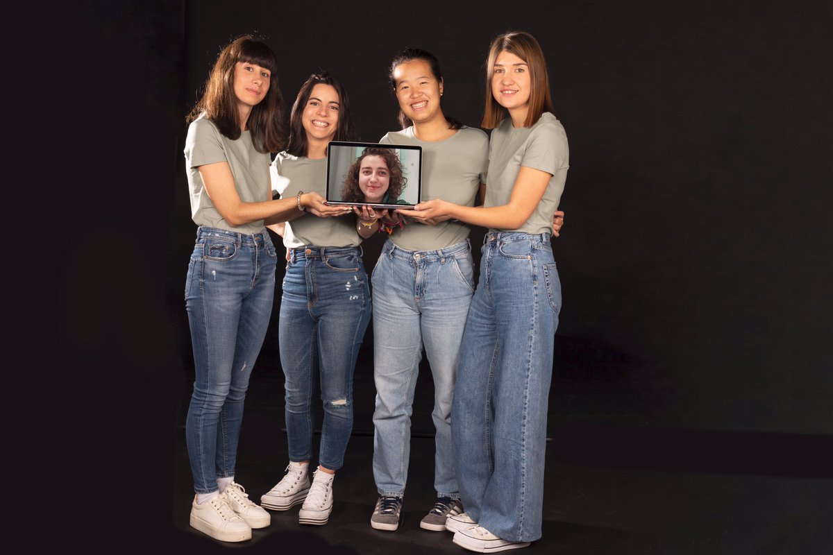 bitlletdanada_'s tweet photo. Així és l’equip oficial de Bitllet d’Anada 🚂 i així de divines som 💁🏻‍♀️😉 https://t.co/D4rMp87FQg