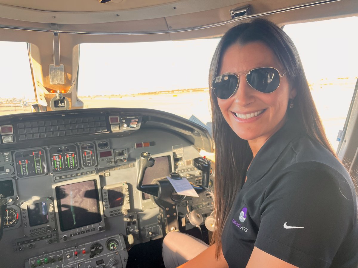 RunwayGirl's tweet photo. First officer Caroline Colombo goes full throttle in aviation https://t.co/0i3MbSZpmP #womeninaviation #runwaygirlnetwork #avgeek https://t.co/OeFvEKMGSw