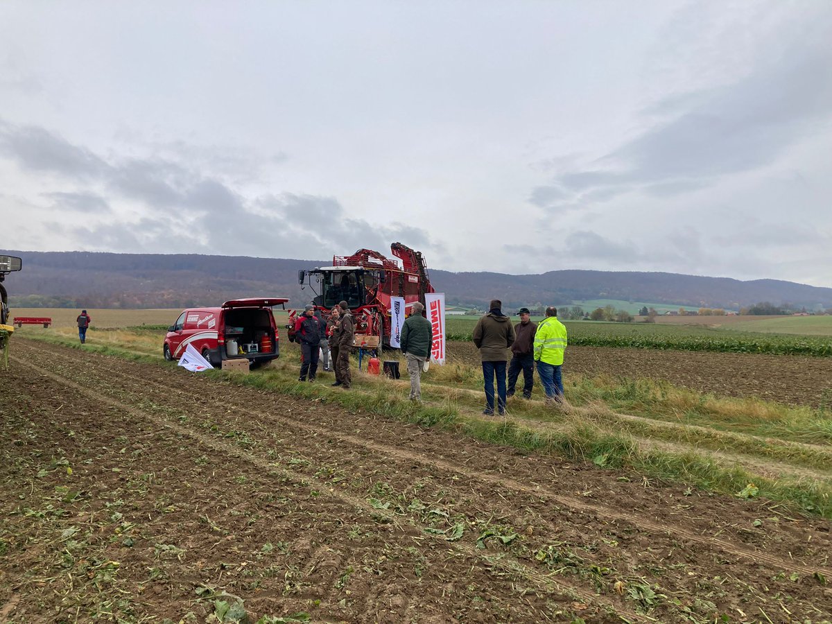 GRIMMEGroup's tweet photo. #RowShow2021
Another successful week of our #RowShow is over. Most of the potatoes have already been harvested and the sugar beet harvest is currently in full swing.
#GRIMME #GRIMMEGroup #REXOR #EVO https://t.co/jTki5Tck4C