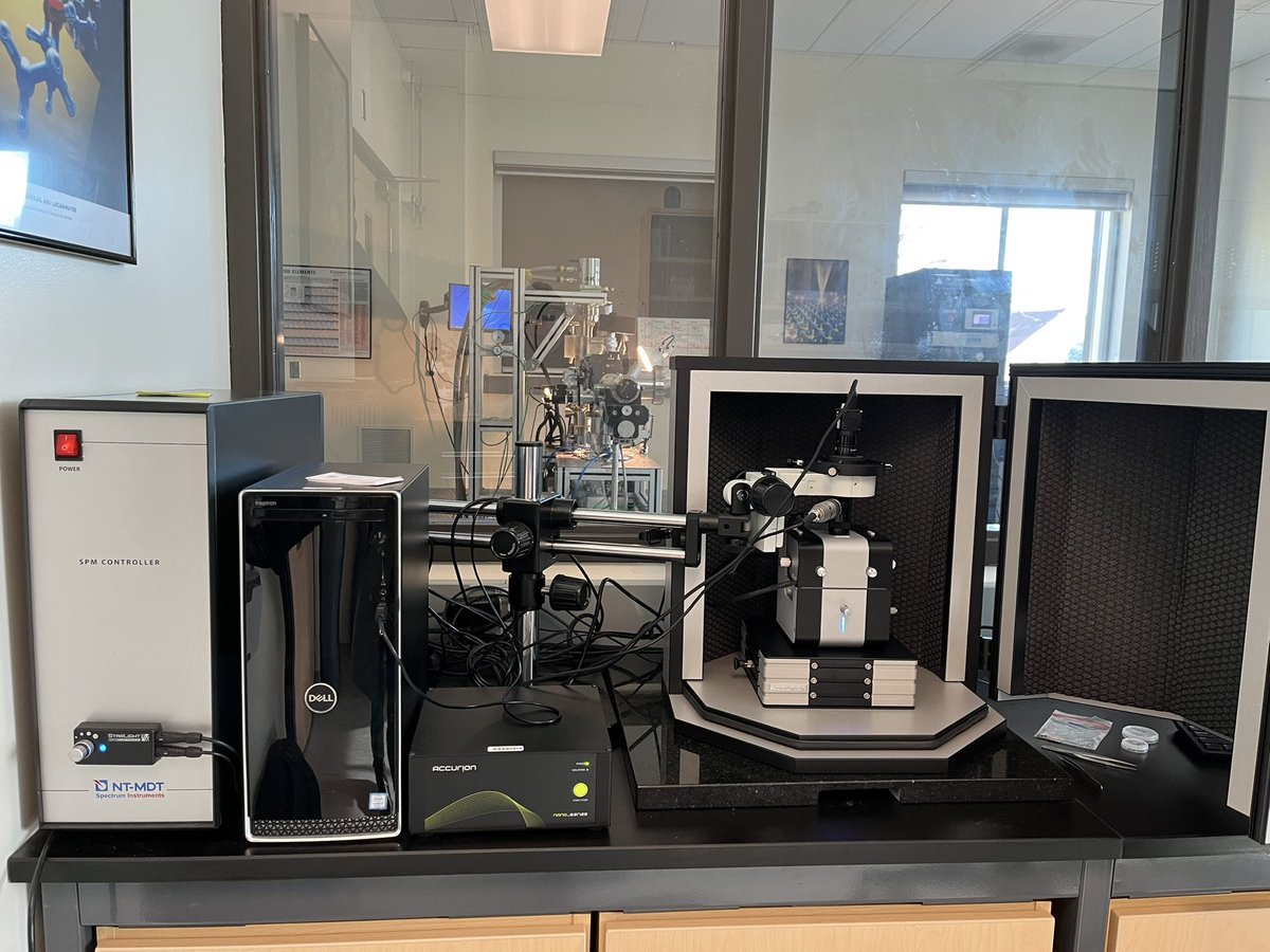 LuicanMayer's tweet photo. Fun toys in the lab 🔬🇨🇦 #scanningprobemicroscope #probestation https://t.co/3dCdavSiv8