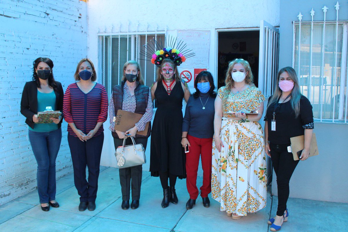 DIFMunicipalDgo's tweet photo. En los Centros de Atención Infantil se viven las tradiciones mexicanas con el concurso de Altares de Muerto, los cuales fueron elaborados por las maestras y los pequeños alumnos que vistieron lindos atuendos. https://t.co/HS8lPkUkWb