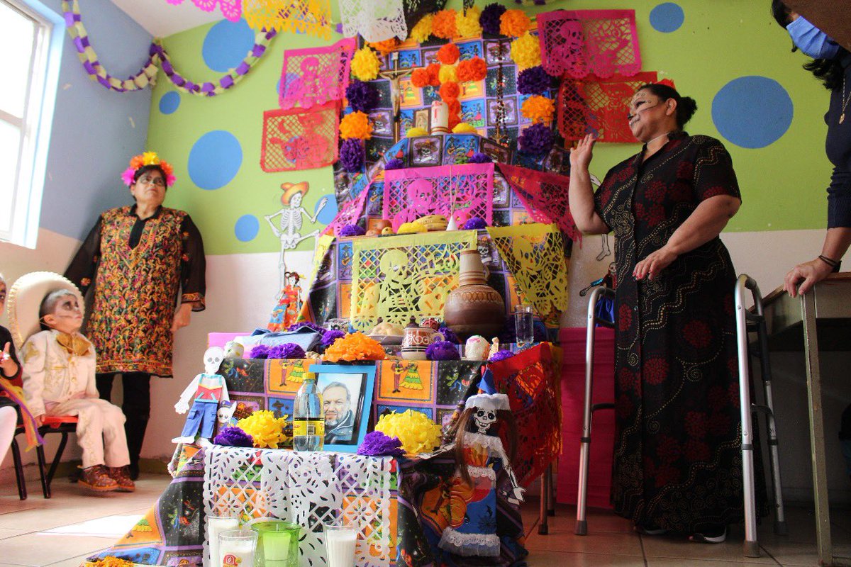 DIFMunicipalDgo's tweet photo. En los Centros de Atención Infantil se viven las tradiciones mexicanas con el concurso de Altares de Muerto, los cuales fueron elaborados por las maestras y los pequeños alumnos que vistieron lindos atuendos. https://t.co/HS8lPkUkWb