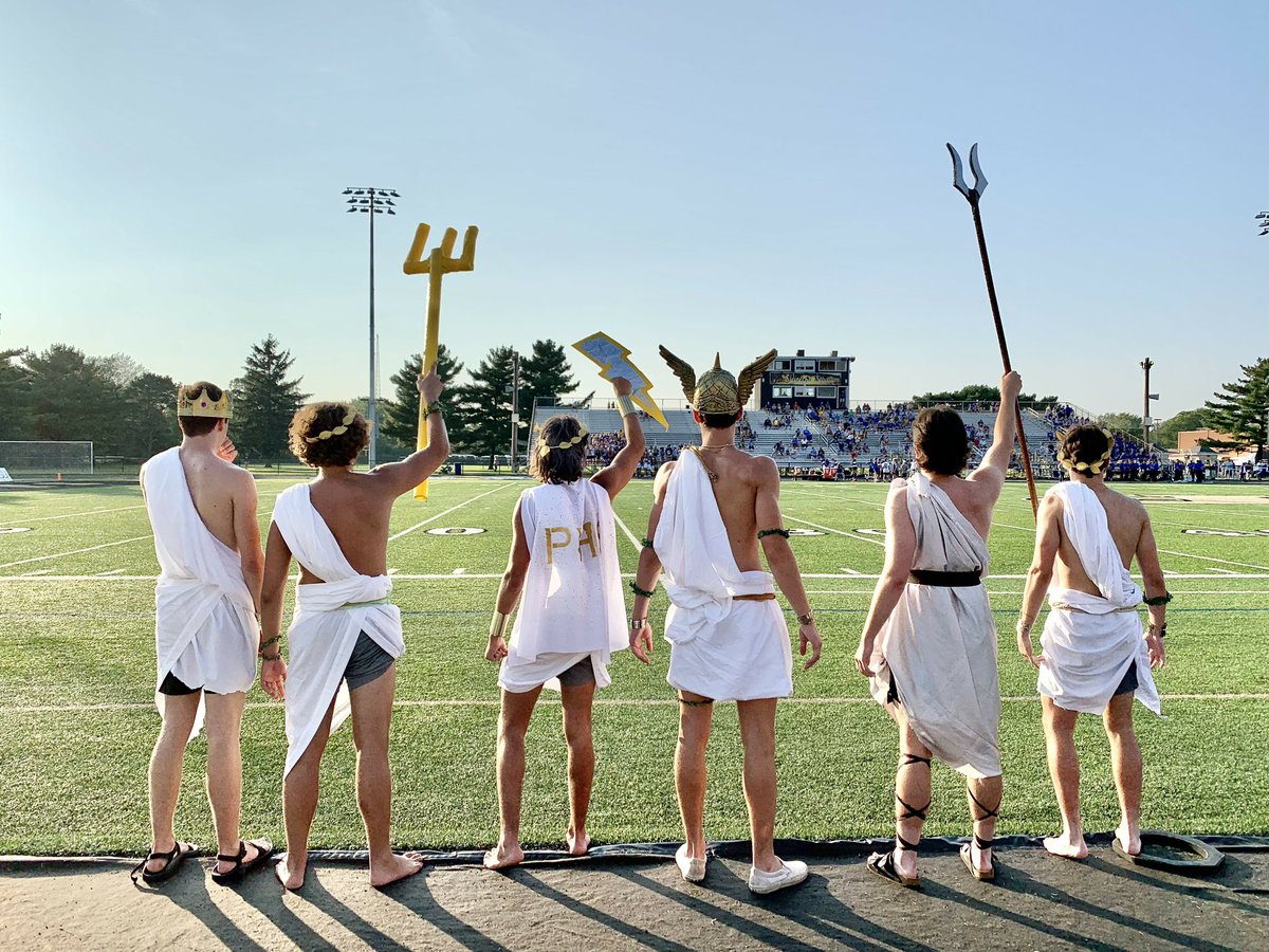 oliviahammond21's tweet photo. @BCSNsports Our spirit squad does it the best #SSOTS https://t.co/5Ft2Mc5MaK