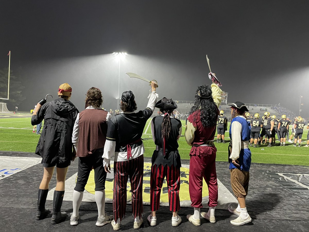 oliviahammond21's tweet photo. @BCSNsports Our spirit squad does it the best #SSOTS https://t.co/5Ft2Mc5MaK