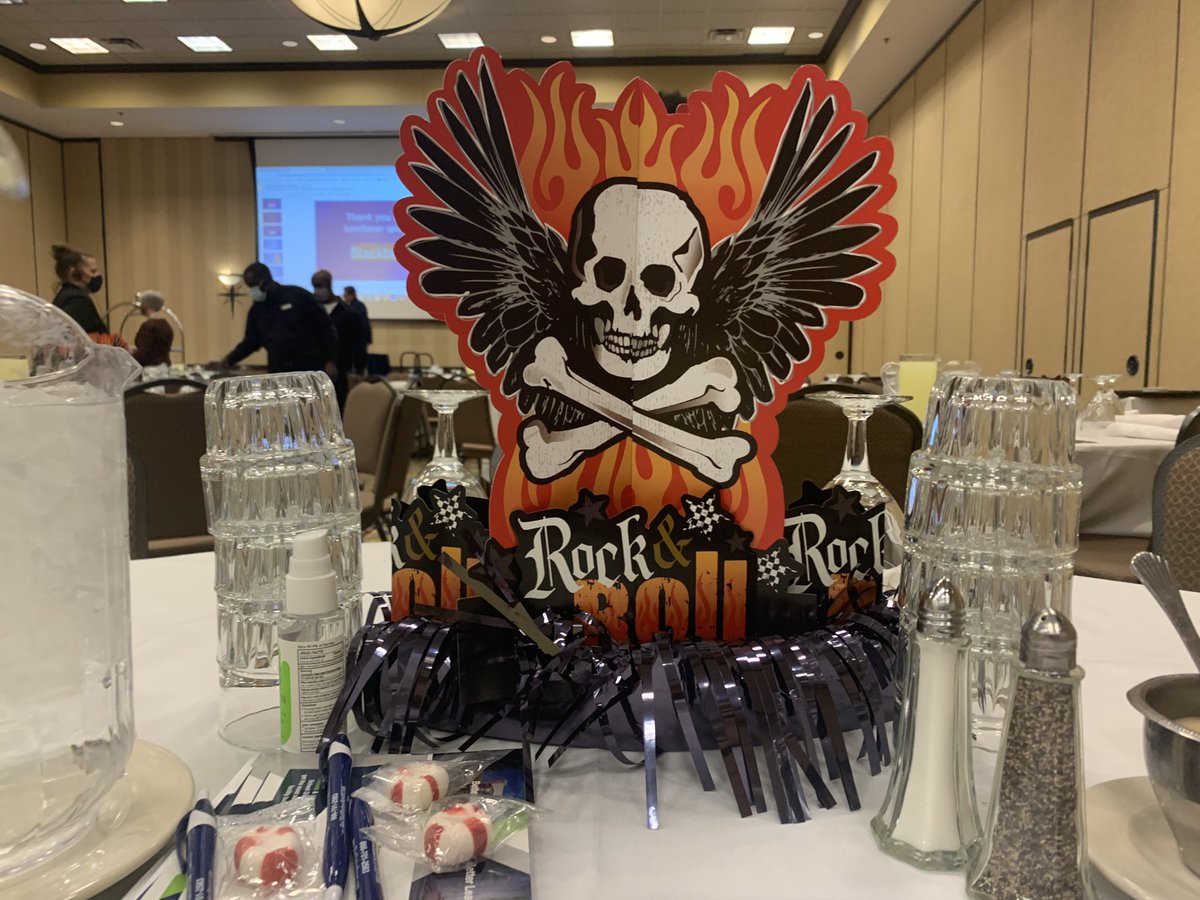 dabnkat's tweet photo. @WSPRA really committed to the theme this year… 😂 loving all the details @Rockshot_Joelle https://t.co/WcOHIvgcn7