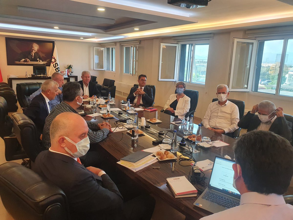 ProfYusufBaran's tweet photo. Kemalpaşa Organize Sanayi Bölgesi Yönetim Kurulu Başkanı Sayın Kamil Porsuk’u ziyaret ettim. 
Üniversite sanayi iş birliği kapsamında birlikte yapabileceğimiz projeleri değerlendirdiğimiz Sayın Porsuk’a nazik ev sahipliği için teşekkür ederim.
@iyteedutr #iyte #kosbi https://t.co/NJlWE6cmtC