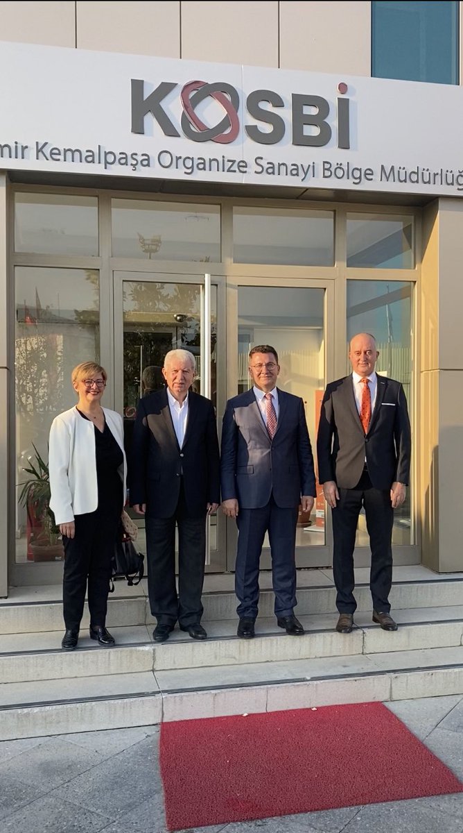 ProfYusufBaran's tweet photo. Kemalpaşa Organize Sanayi Bölgesi Yönetim Kurulu Başkanı Sayın Kamil Porsuk’u ziyaret ettim. 
Üniversite sanayi iş birliği kapsamında birlikte yapabileceğimiz projeleri değerlendirdiğimiz Sayın Porsuk’a nazik ev sahipliği için teşekkür ederim.
@iyteedutr #iyte #kosbi https://t.co/NJlWE6cmtC