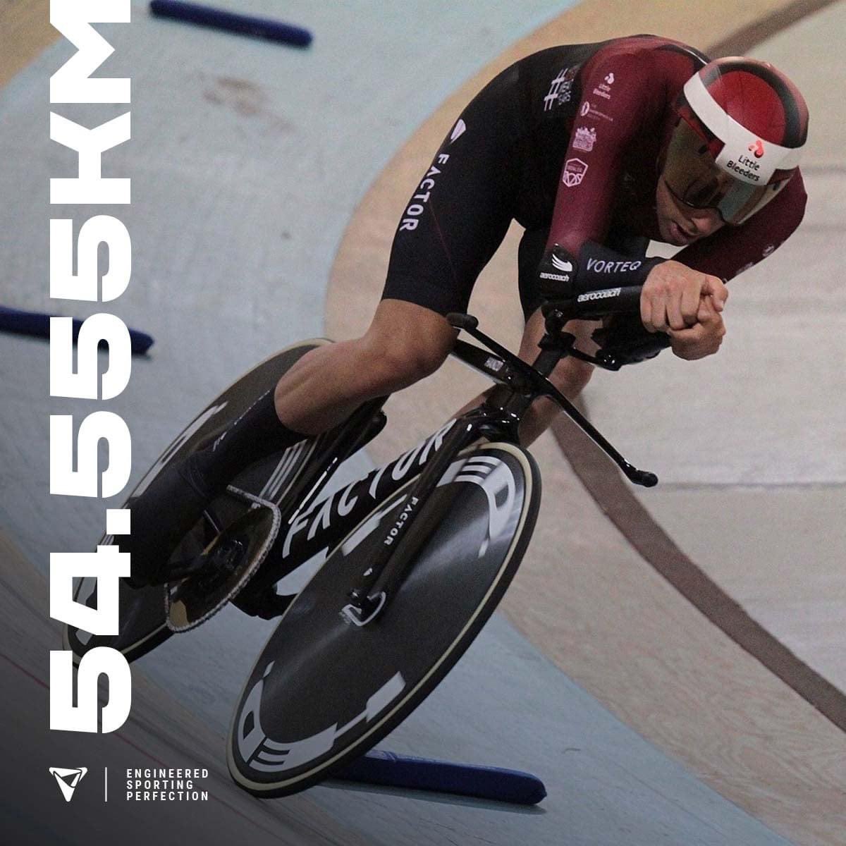 Alex' attempt was just short of the Hour Record, but it was still an impressive ride and he found a huge step from his previous effort in 2015. #engineeredsportingperfection #vorteqsports #aero