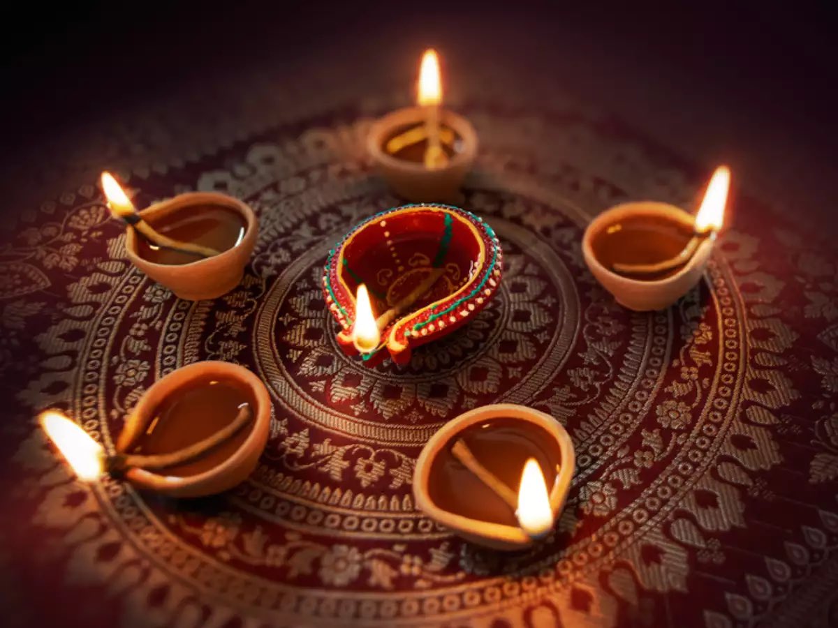 Wishing a very happy and prosperous #Diwali  to all my friends, colleagues and everyone who celebrates #FestivalOfLights 🕯️🎇