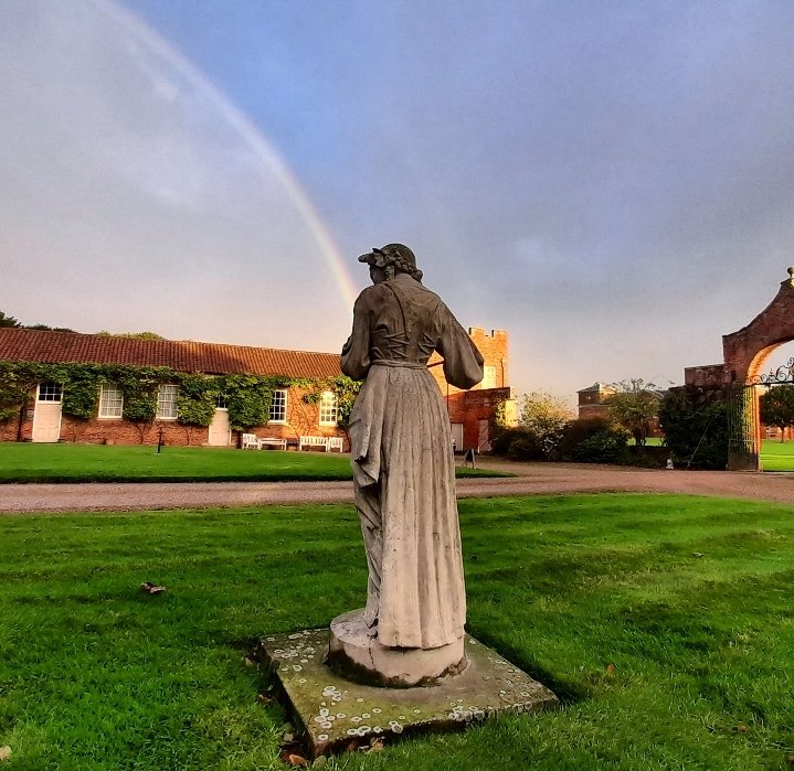 TrueCuriosities's tweet photo. 🎶 Somewhere under the rainbow... 🎶

@BurtonConstable @VHEY_UK @Historic_Houses @VisitHull @VisitEastYorks @Welcome2Yorks #historichouse #rainbow #burtonconstable #Yorkshire #weather #English #sculpture #heritage #yorkshiretogether #Elizabethan #viewfromtheoffice https://t.co/HFIBuDKcNq
