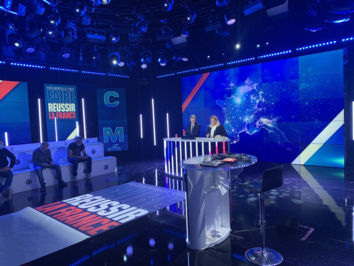 📺Derniers préparatifs avant le début de « Faire réussir la France » sur <a href="/bfmbusiness/">BFM Business</a> 
➡️ <a href="/JLMelenchon/">Jean-Luc Mélenchon</a> face aux dirigeants d’entreprises. 1ère émission dans le cadre de la #Presidentielle2022 
🔴2H d’échanges pour confronter le programme éco du candidat à la réalité du terrain