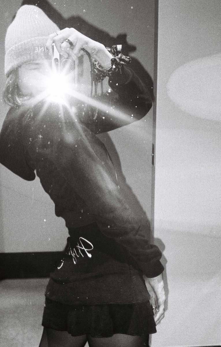 iflysmlisayah's tweet image. My sexy love, you will always be my bias. Forever 🖤