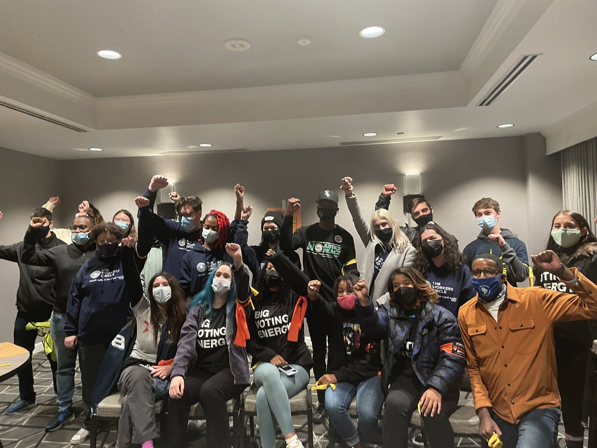 FutureCoalition's tweet photo. We are so proud of the 20 + young activists that joined together yesterday to demand #votingrightsnow. HEY @POTUS WE ALL MISSED SCHOOL AND WORK TO TELL YOU TO LISTEN TO US… do your job. #fixthefilibuster #nixthefilibuster #VotingRightsNow  #PoweredByYouth https://t.co/9UAAaj4vEF