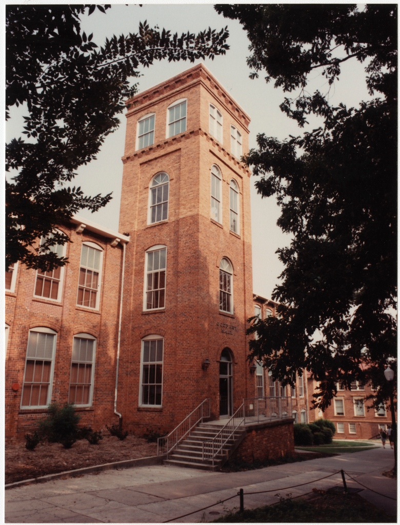 TTGrafx's tweet photo. TBT for @clemsongc
Here's a look at Godfrey hall in the 1970's, still looking as perfect as always!!
#madeinclemson #ttg #gotigers #clemsongc #tigertowngraphics #graphiccomm #godfreyhall https://t.co/yCSdnhFoqv