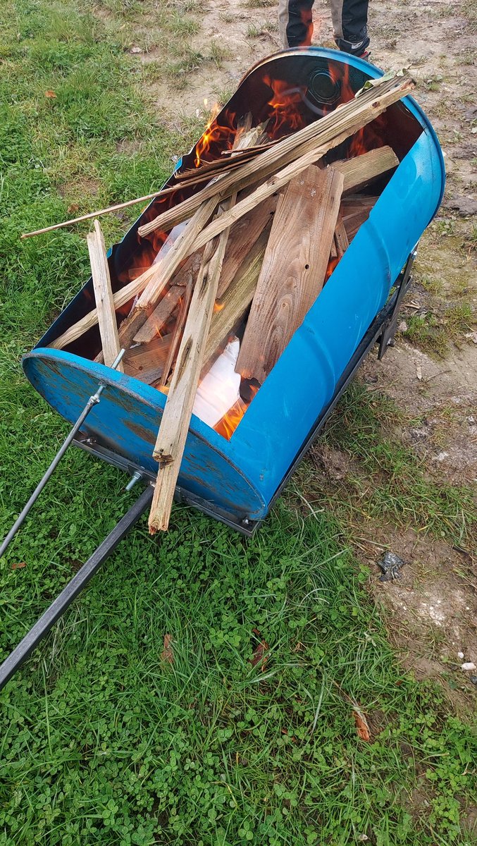 forrest_sussex's tweet photo. Torch dipping done and equipment all loaded ahead of Lindfield bonfire tomorrow #sussexbonfire #lindfieldbonfire #bonfireisback #lindfield #Sussex #midsussex #westsussex @lindfield_bs @Sussex_Bonfire https://t.co/CZMG7sQd5s
